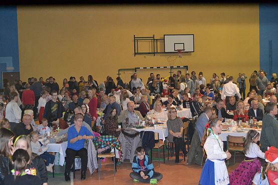 Grafika #75: VI Rodzinny Kiermasz Świąteczny