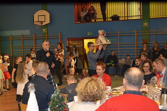 Grafika #115: VI Rodzinny Kiermasz Świąteczny