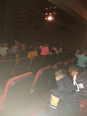 Grafika #8: Wycieczka do kina "Fregata" uczniów I-III.