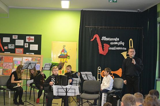 Grafika #1: Ilustracje muzyką malowane.