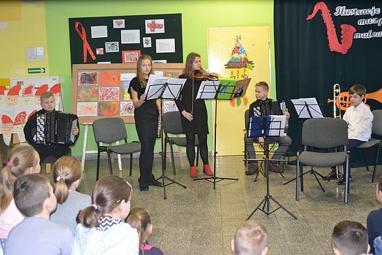 Grafika #9: Ilustracje muzyką malowane.