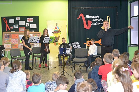 Grafika #10: Ilustracje muzyką malowane.