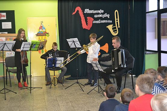 Grafika #11: Ilustracje muzyką malowane.