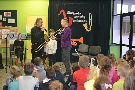 Grafika #15: Ilustracje muzyką malowane.