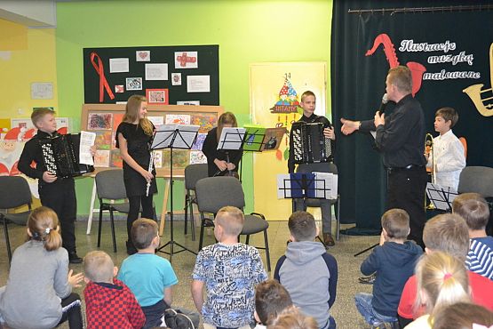 Grafika #22: Ilustracje muzyką malowane.