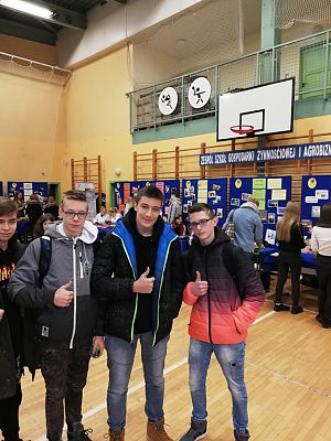 Grafika #1: Uczniowie klasy VIII uczestniczyli w Jesiennych Targach Edukacyjnych w Lęborku.