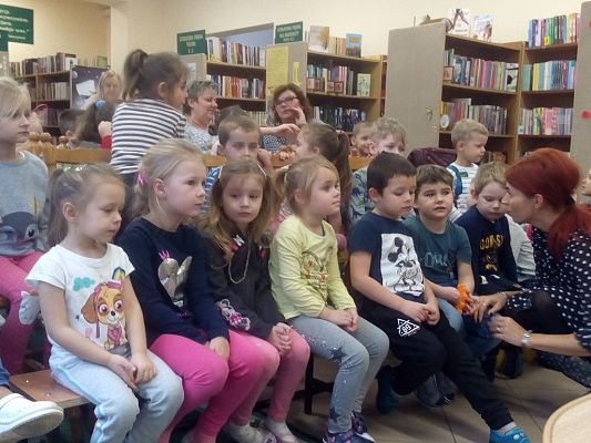 Grafika #9: Misiowe spotkanie w bibliotece