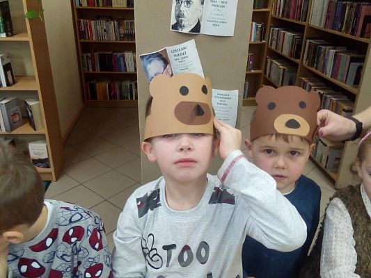 Grafika #2: Misiowe spotkanie w bibliotece