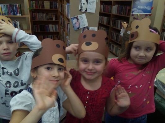 Grafika #1: Misiowe spotkanie w bibliotece