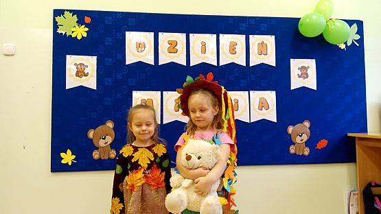 Grafika #8: Jesienny bal z misiem