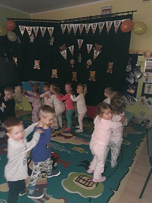 Grafika #16: Piżama party z okazji Dnia Pluszowego Misia