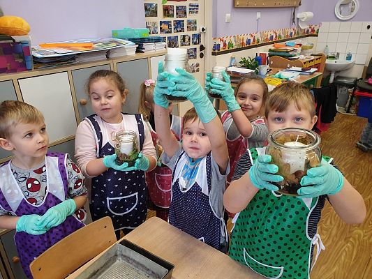 Grafika #1: Jesień w słoiku