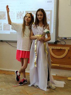 Grafika #13: Bogowie greccy odwiedzili klasę V a na lekcji historii.