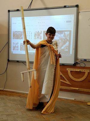 Grafika #9: Bogowie greccy odwiedzili klasę V a na lekcji historii.