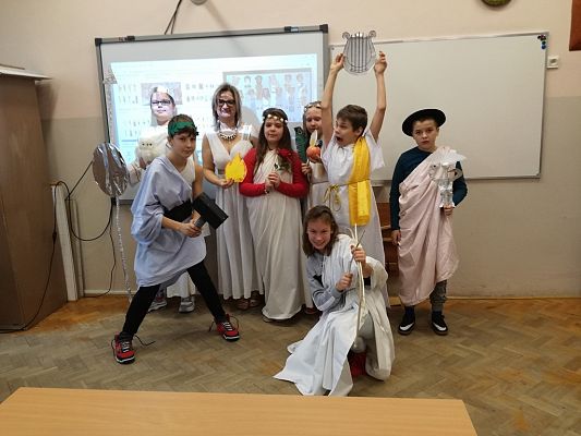 Grafika #7: Klasa V b z wizytą na górze Olimp.