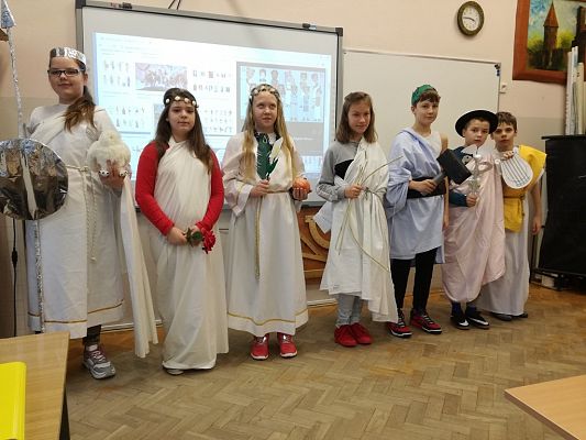 Grafika #0: Klasa V b z wizytą na górze Olimp.