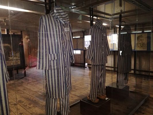 Grafika #10: Szkoła w Łebieniu wciąż pamięta-klasy siódma i ósma z wizytą w Muzeum Stutthof w Sztutowie