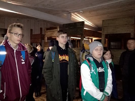 Grafika #9: Szkoła w Łebieniu wciąż pamięta-klasy siódma i ósma z wizytą w Muzeum Stutthof w Sztutowie