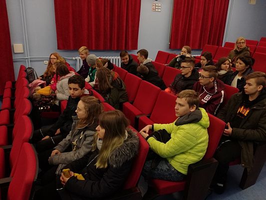 Grafika #2: Szkoła w Łebieniu wciąż pamięta-klasy siódma i ósma z wizytą w Muzeum Stutthof w Sztutowie