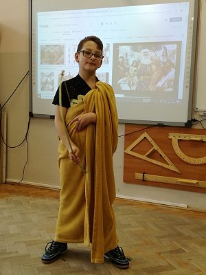 Grafika #12: Bogowie greccy odwiedzili klasę V a na lekcji historii.