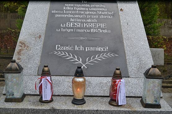 Grafika #18: Szkoła pamięta- młodzież na cmentarzu i w Izbie Pamięci w Krępie Kaszubskiej