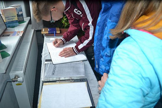 Grafika #31: Szkoła pamięta- młodzież na cmentarzu i w Izbie Pamięci w Krępie Kaszubskiej