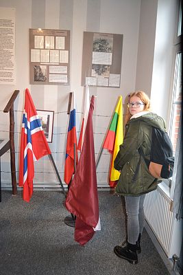 Grafika #37: Szkoła pamięta- młodzież na cmentarzu i w Izbie Pamięci w Krępie Kaszubskiej