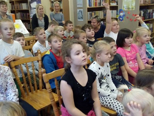 Grafika #1: Spotkanie w bibliotece