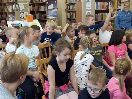 Grafika #4: Spotkanie w bibliotece