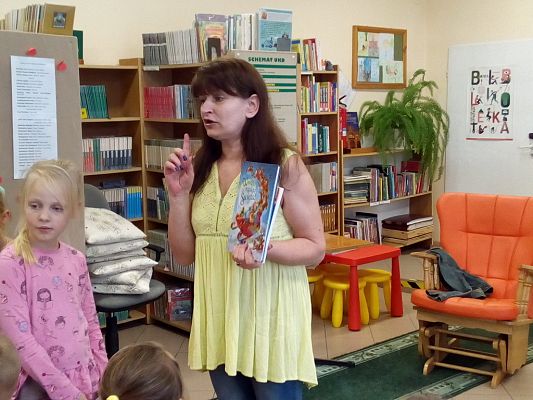 Grafika #8: Spotkanie w bibliotece