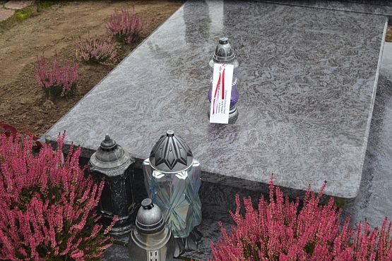 Grafika #42: Szkoła pamięta