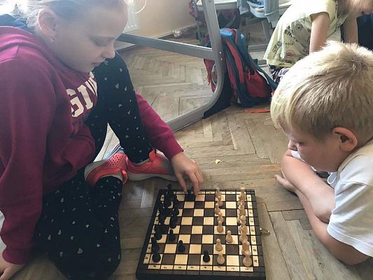 Grafika #0: Gra w szachy uczniów klasy II i III