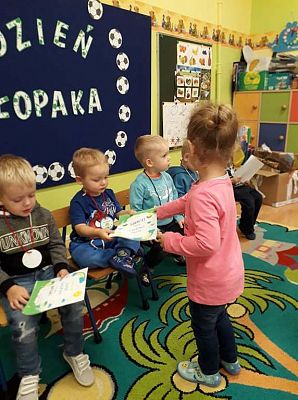 Grafika #2: Dzień chłopaka i dzień dziewczyny u maluszków.