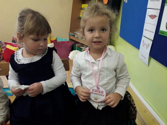 Grafika #3: Dzień chłopaka i dzień dziewczyny u maluszków.