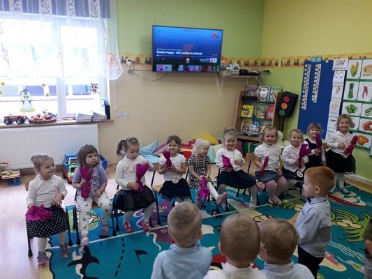 Grafika #5: Dzień chłopaka i dzień dziewczyny u maluszków.