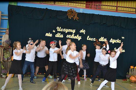 Grafika #12: Uczymy się nie dla szkoły lecz dla życia.