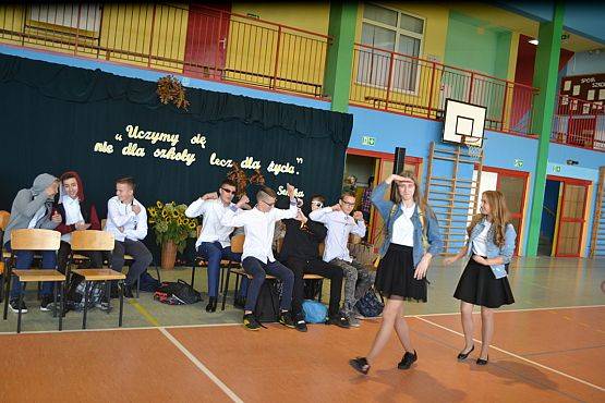 Grafika #37: Uczymy się nie dla szkoły lecz dla życia.