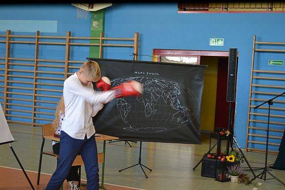 Grafika #52: Uczymy się nie dla szkoły lecz dla życia.