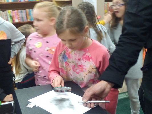 Grafika #1: NOC BIBLIOTEK