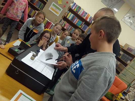 Grafika #2: NOC BIBLIOTEK