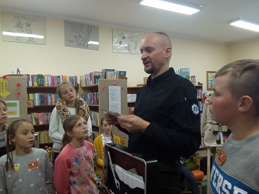 Grafika #6: NOC BIBLIOTEK