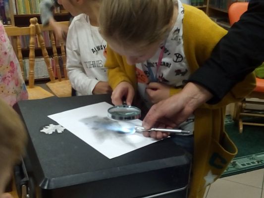 Grafika #12: NOC BIBLIOTEK