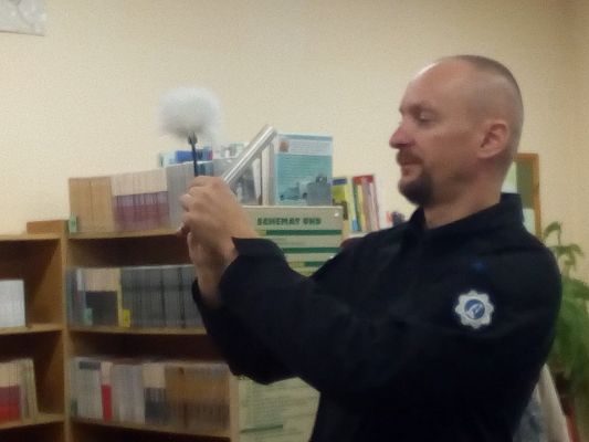 Grafika #13: NOC BIBLIOTEK