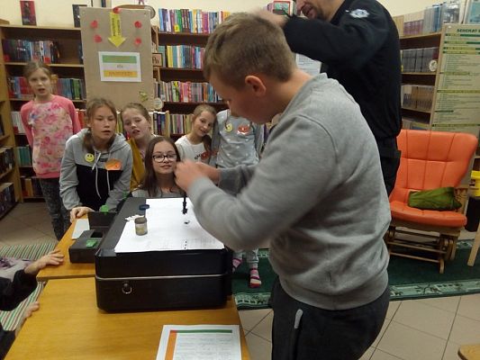 Grafika #14: NOC BIBLIOTEK