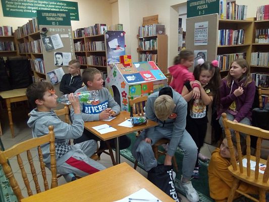 Grafika #17: NOC BIBLIOTEK