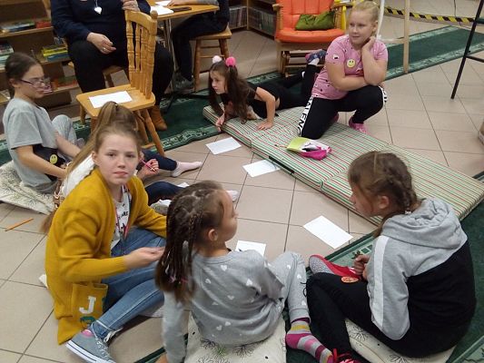 Grafika #18: NOC BIBLIOTEK