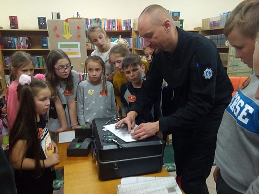 Grafika #19: NOC BIBLIOTEK