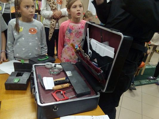 Grafika #21: NOC BIBLIOTEK