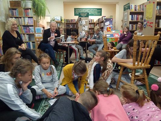 Grafika #22: NOC BIBLIOTEK