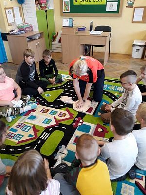 Grafika #1: Zajęcia z pierwszej pomocy w klasie II